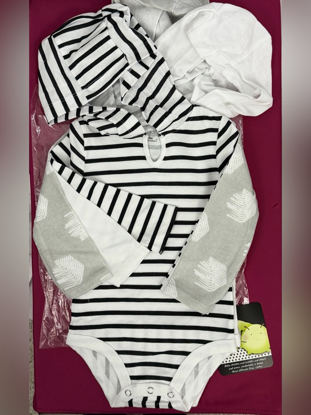Hanes Flexy x3 Hooded Bodysuits with easy on neck 12-18 Months (21-28#) NWT